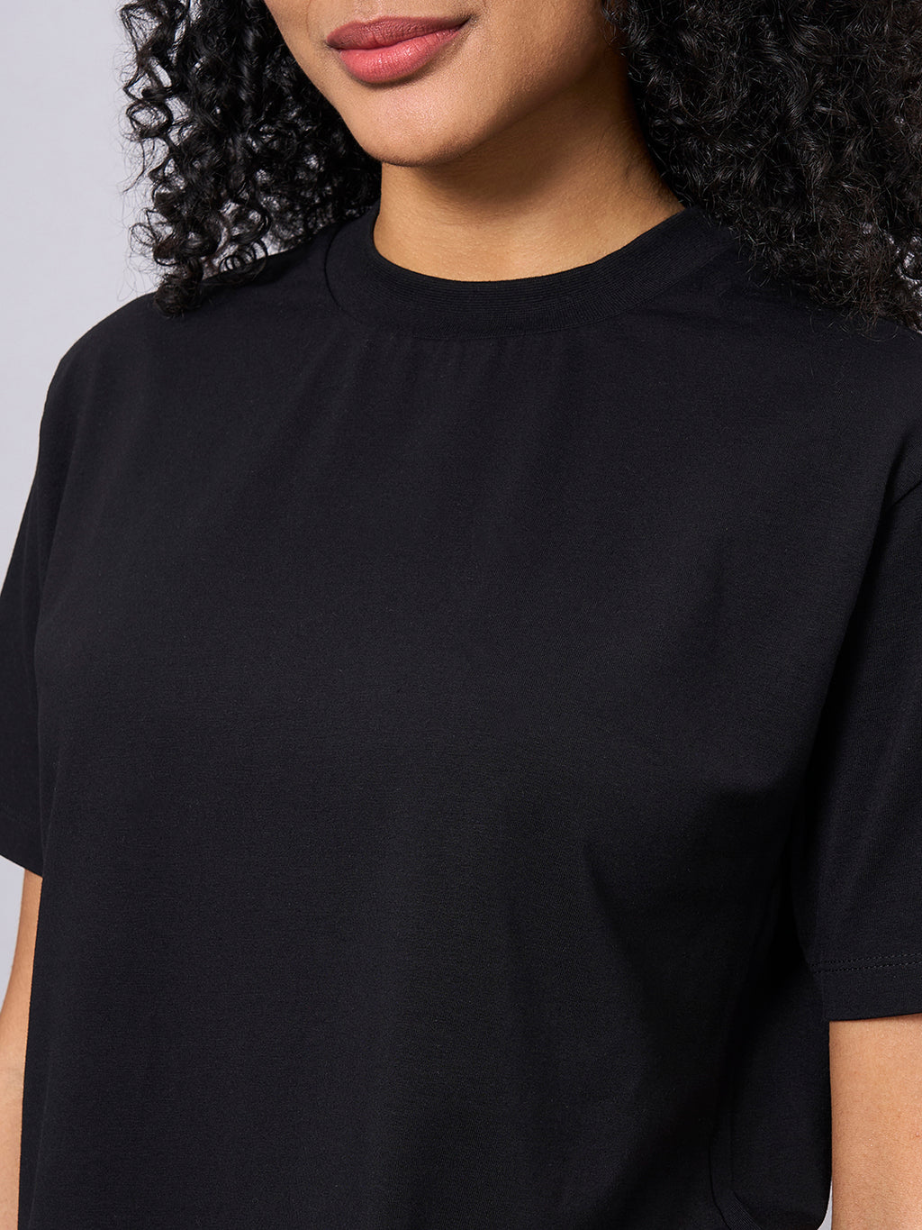 Women's Black Cotton Elastane Regular Fit Tshirt